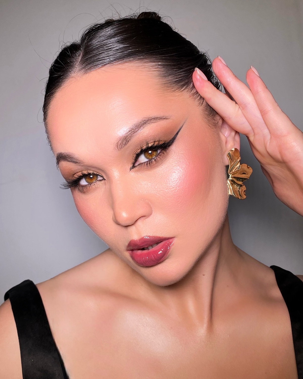 Golden glam makeup by Oksana